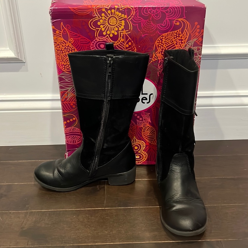 Rachel “Yuma” black zip up riding boots in box sz 1
